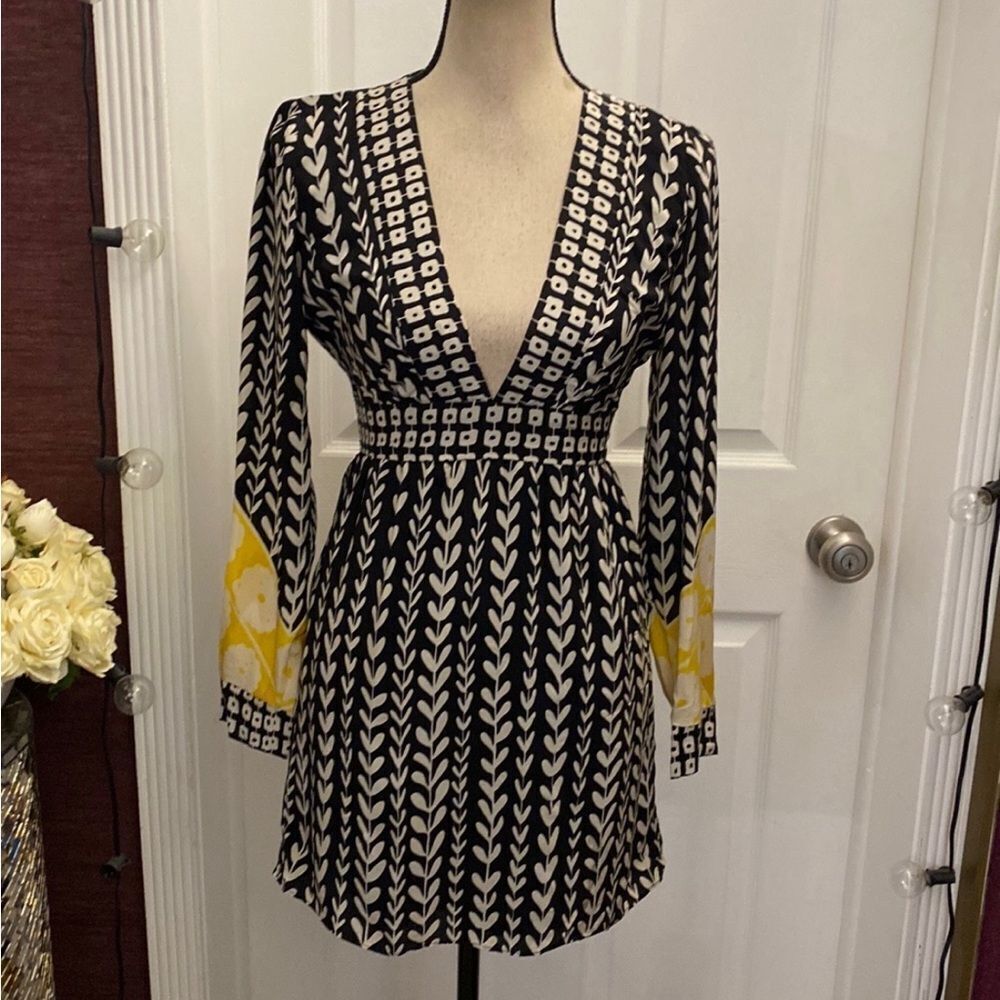 Anna Sui Elegant Black and White Patterned Dress with Yellow Accents, US4
